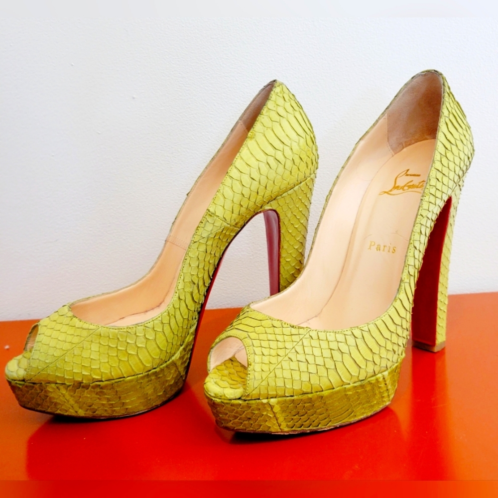 Christian Louboutin Green Snakeskin PeepToe Stilletoes Size US 8.5